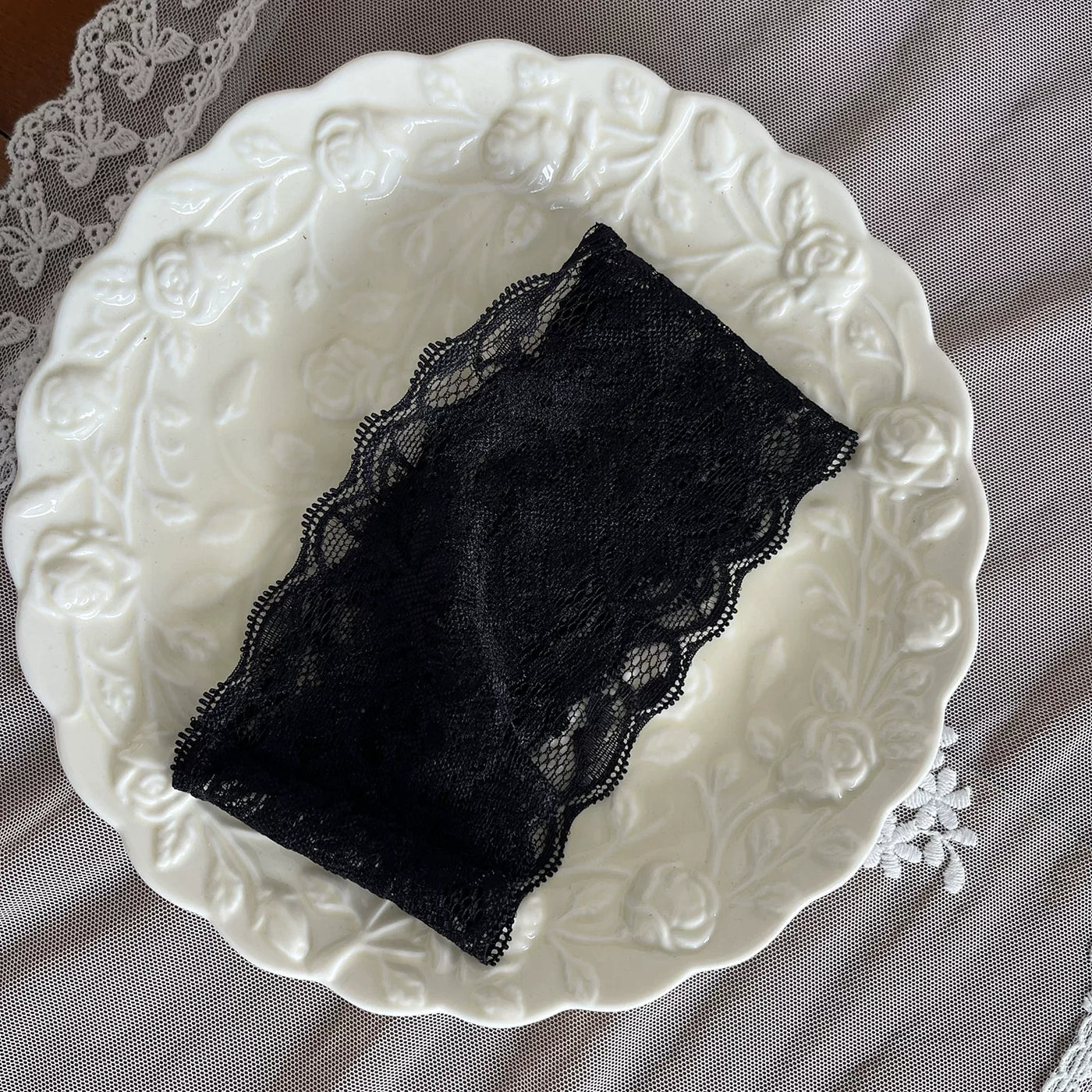 Sock Noble - Dark Gothic Lace - Panelled Pantyhose with Floral-Lace Bands
