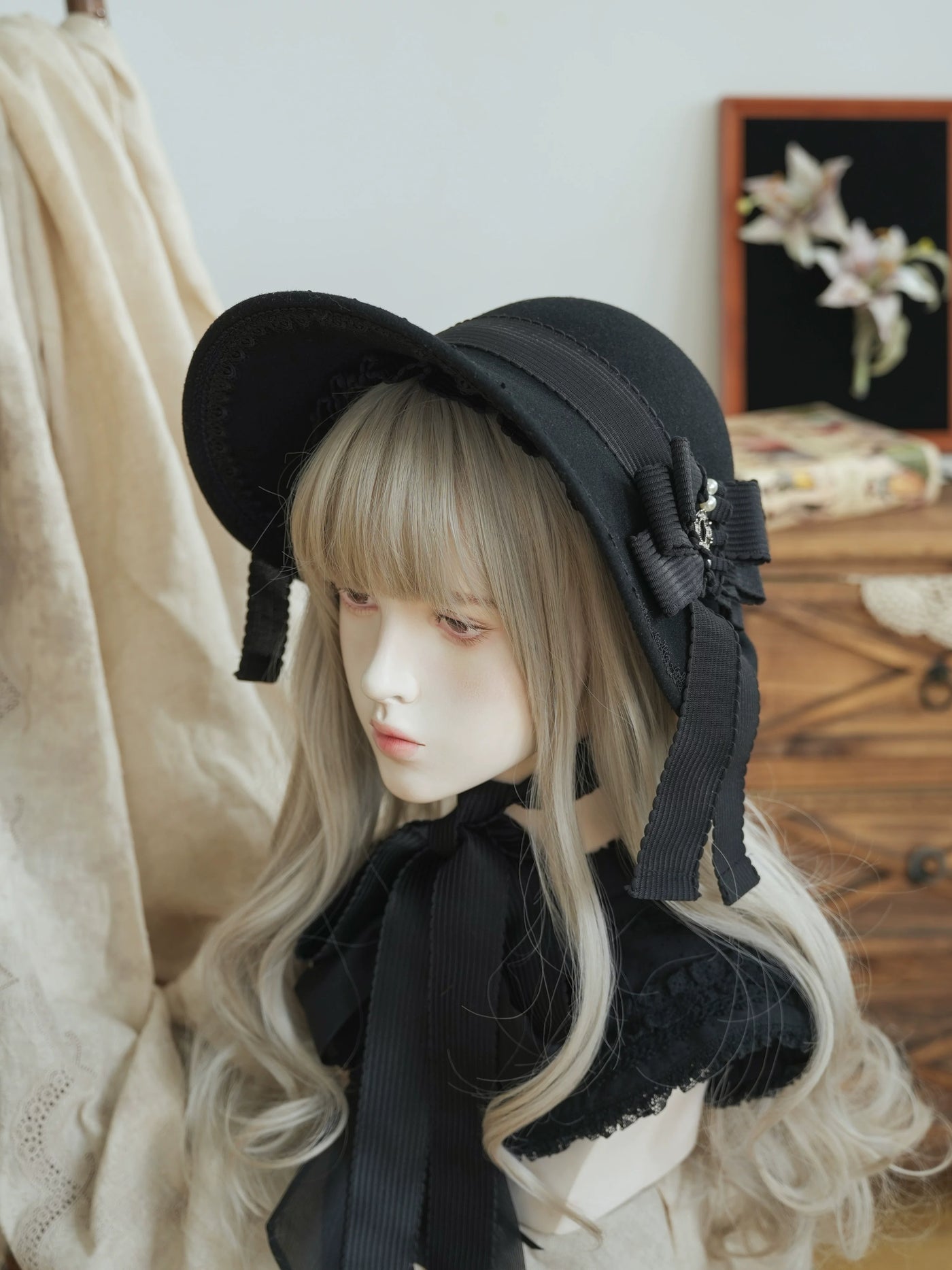 Star Box - Pearl Lady - Broad-Brim Bonnet with a Side Bow