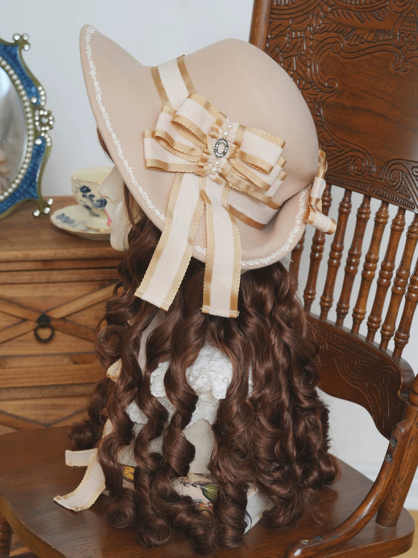Star Box - Pearl Lady - Broad-Brim Bonnet with a Side Bow