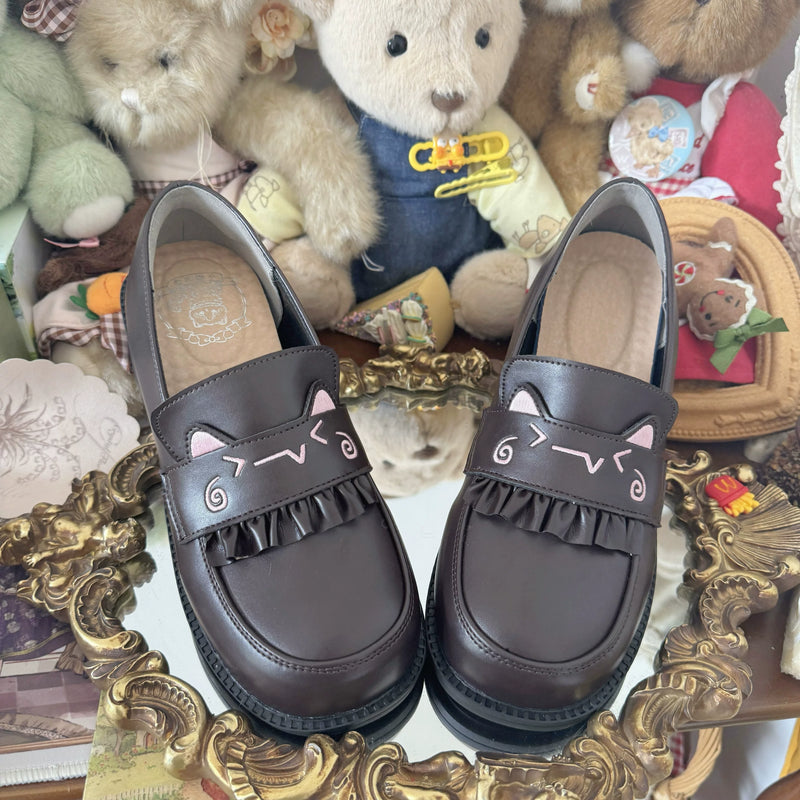 Kitten Toast – Sleepy Cat Academy – Embroidered Loafers in Smooth Brown - 2.5 cm Heel — product photo 8