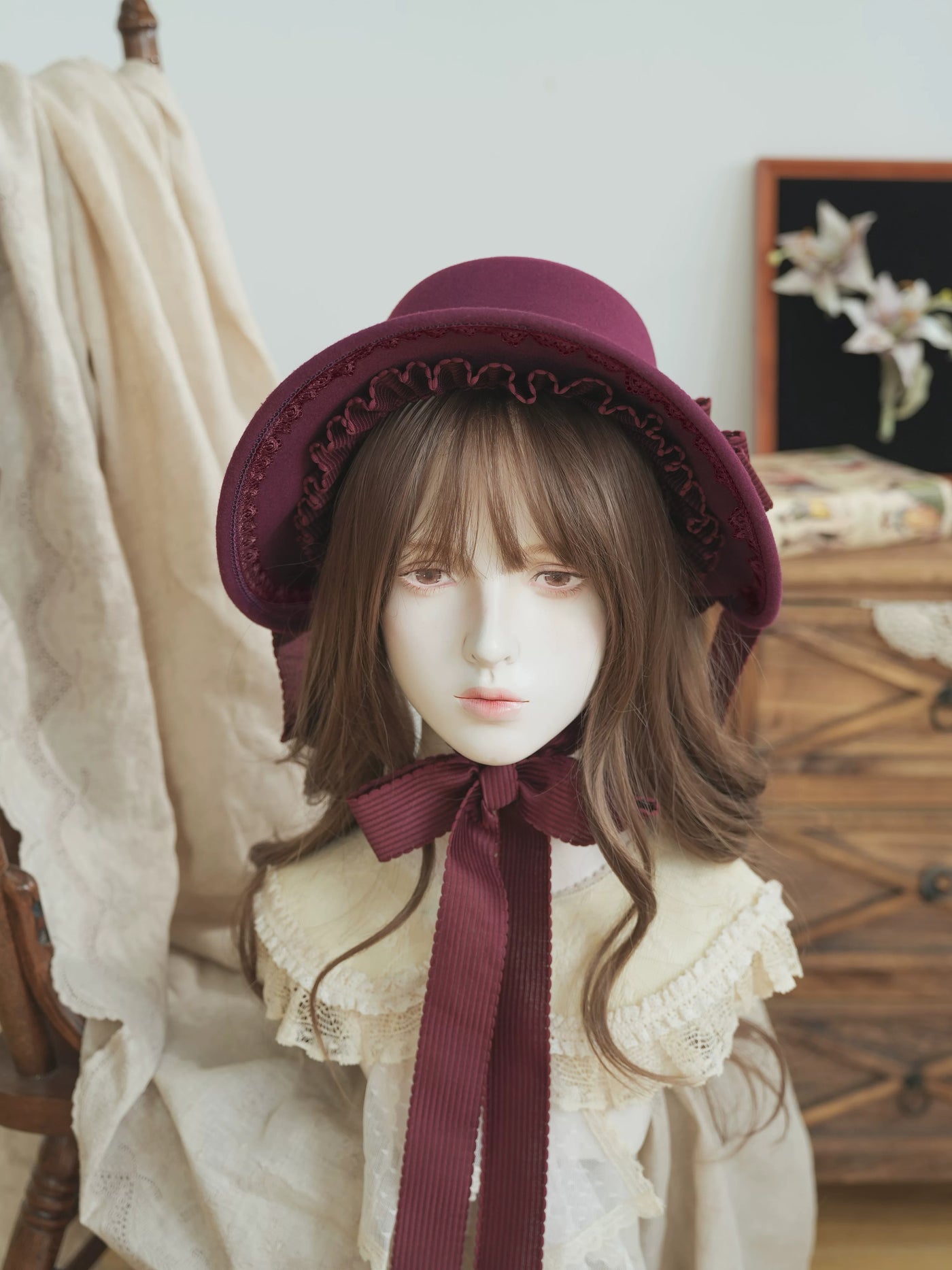 Star Box - Pearl Lady - Broad-Brim Bonnet with a Side Bow