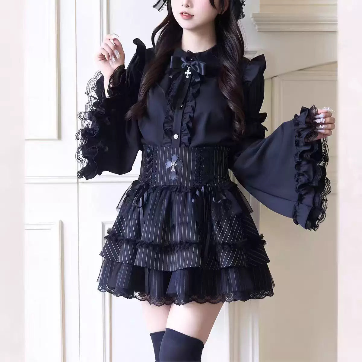 Sweetheart Dream Machine - Hime Sleeve - Long-sleeve blouse with lace-trimmed hime sleeves
