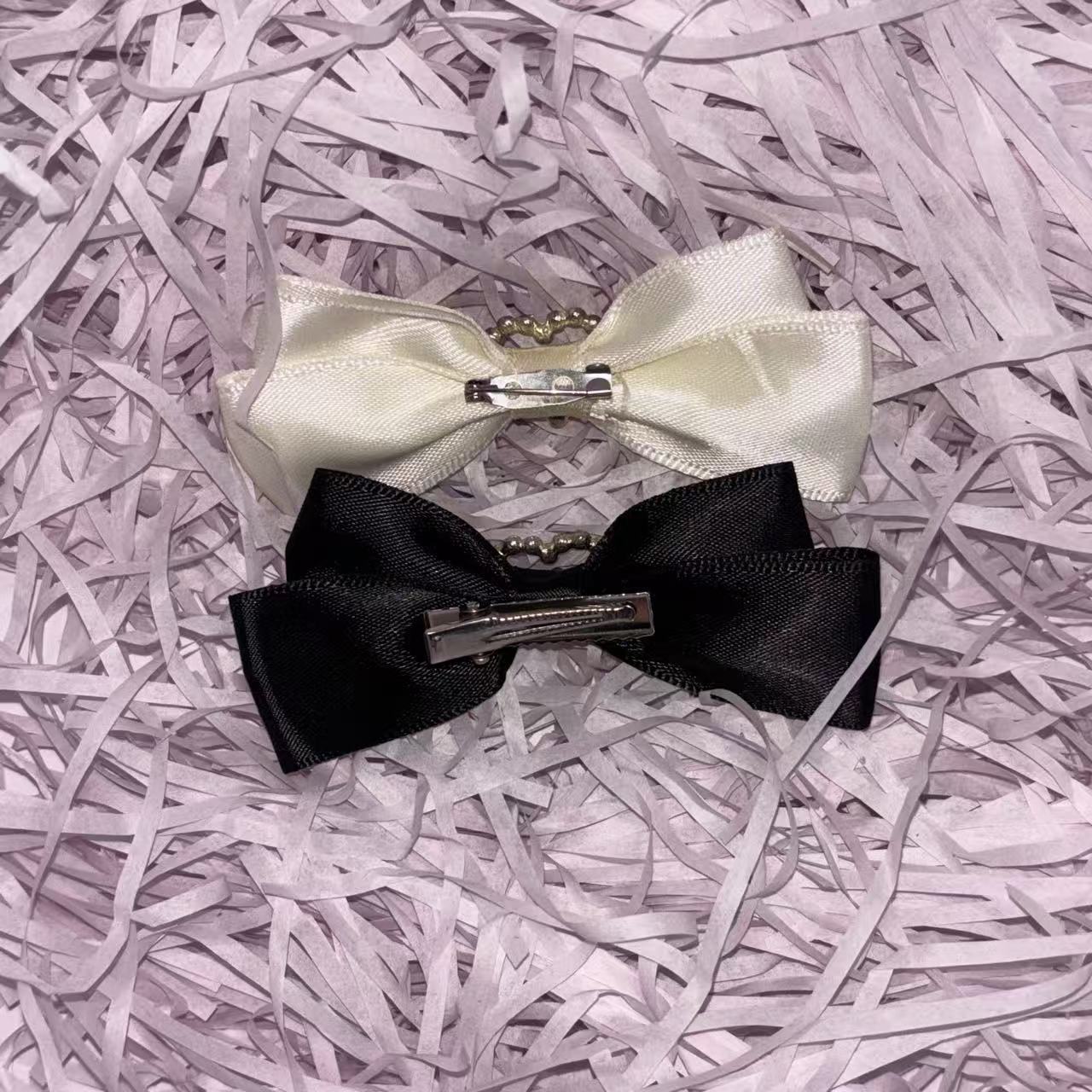 Handmade - Vintage Heart Bow - Brooch or Hair Clip - detail view 4