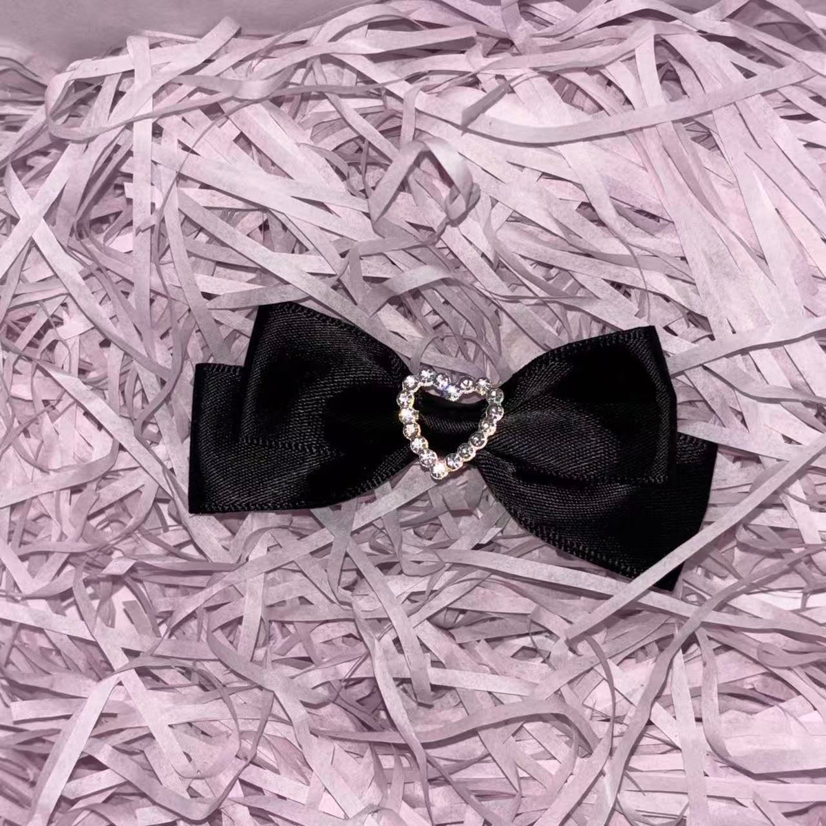 Handmade - Vintage Heart Bow - Brooch or Hair Clip - detail view 6