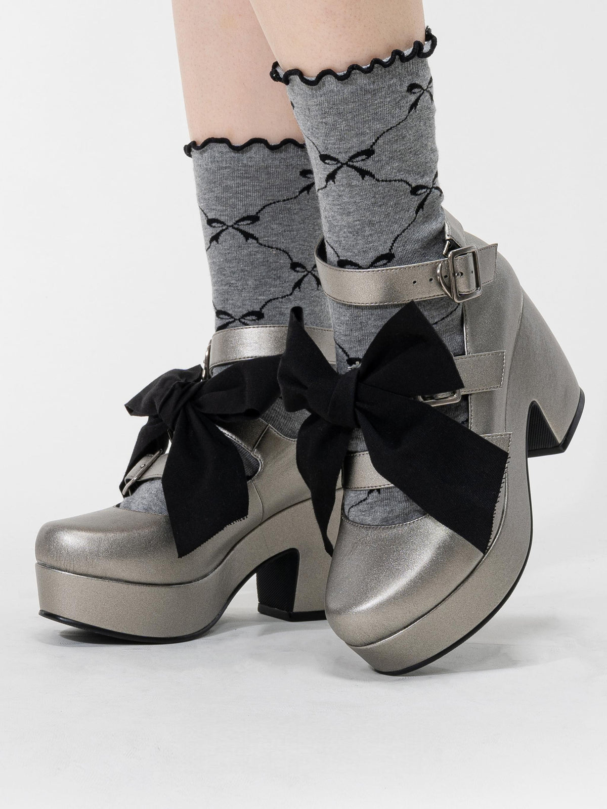 Iris Corolla - Triple Buckle Mary Jane - Gothic Lolita heel shoes with detachable bows - product detail 3