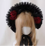 Einheitsgröße / Haube (schwarz + rote Blumenclips)