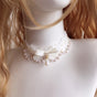 Collier en dentelle blanche et nœud blanc cassé