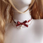 Collier en dentelle blanche et nœud marron