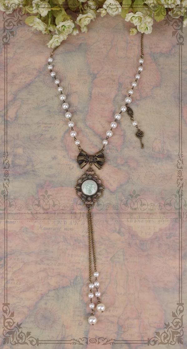 Rose of Sharon - Vintage Lolita Artificial Pearl - Necklace with Key Charm Neckwear
