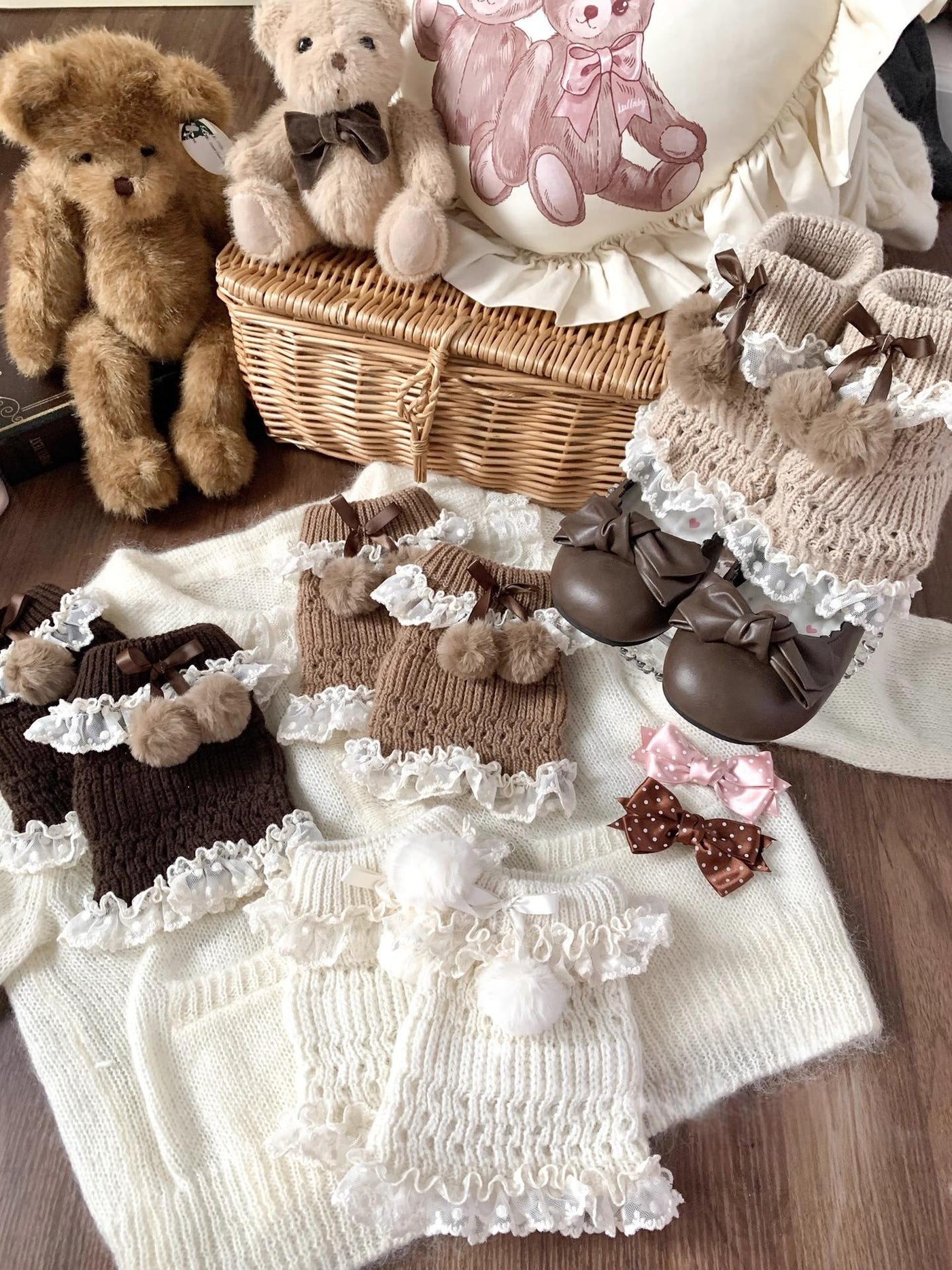 Roji Roji - Kawaii Lolita Leg Warmers - Pom-Pom Accented Bow Socks