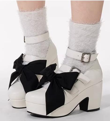 Iris Corolla - Triple Buckle Mary Jane - Gothic Lolita heel shoes with detachable bows - product detail 4