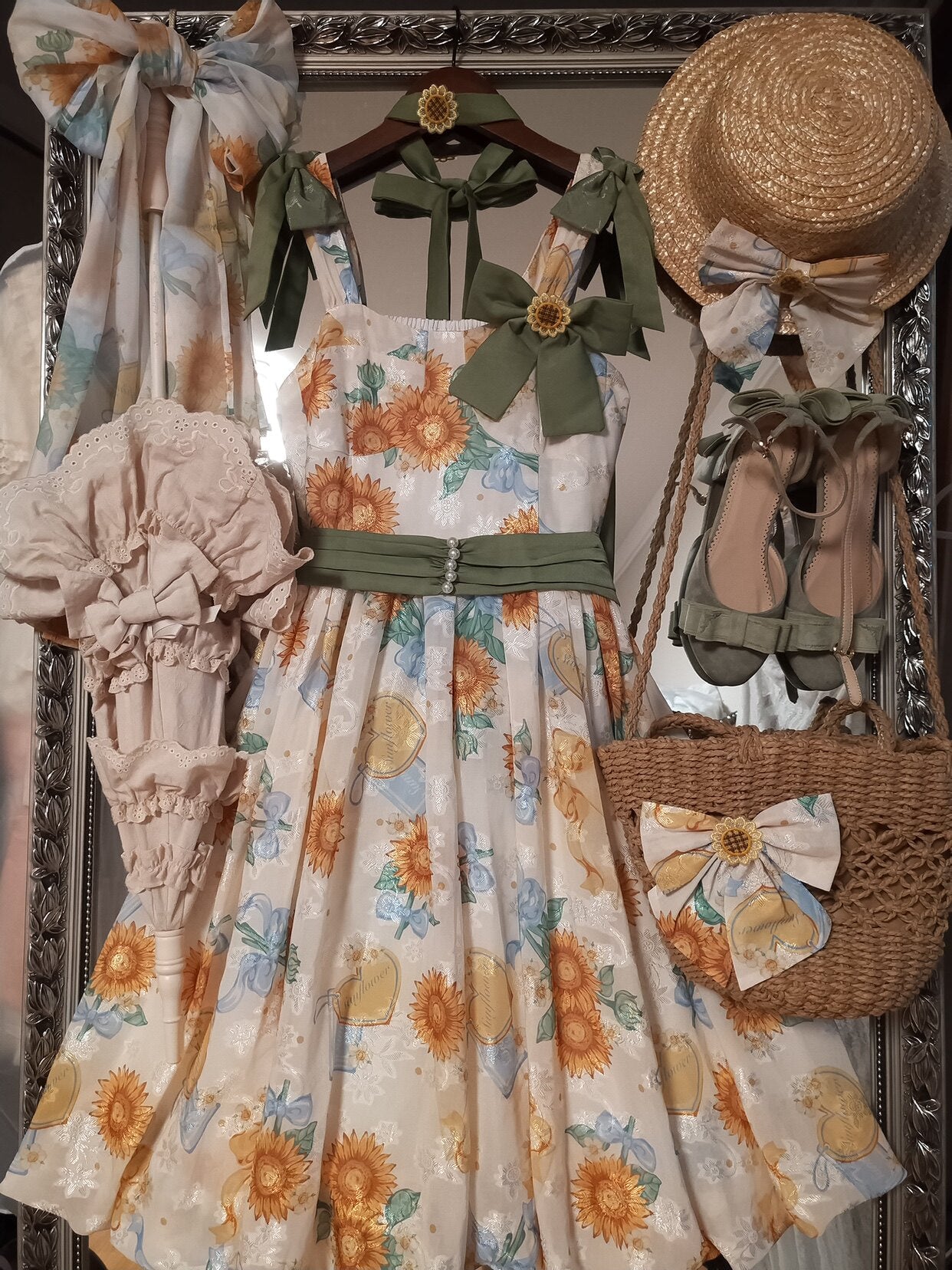 GZYRZ - Quenched Sunflower Bud - Floral print sweetheart neckline