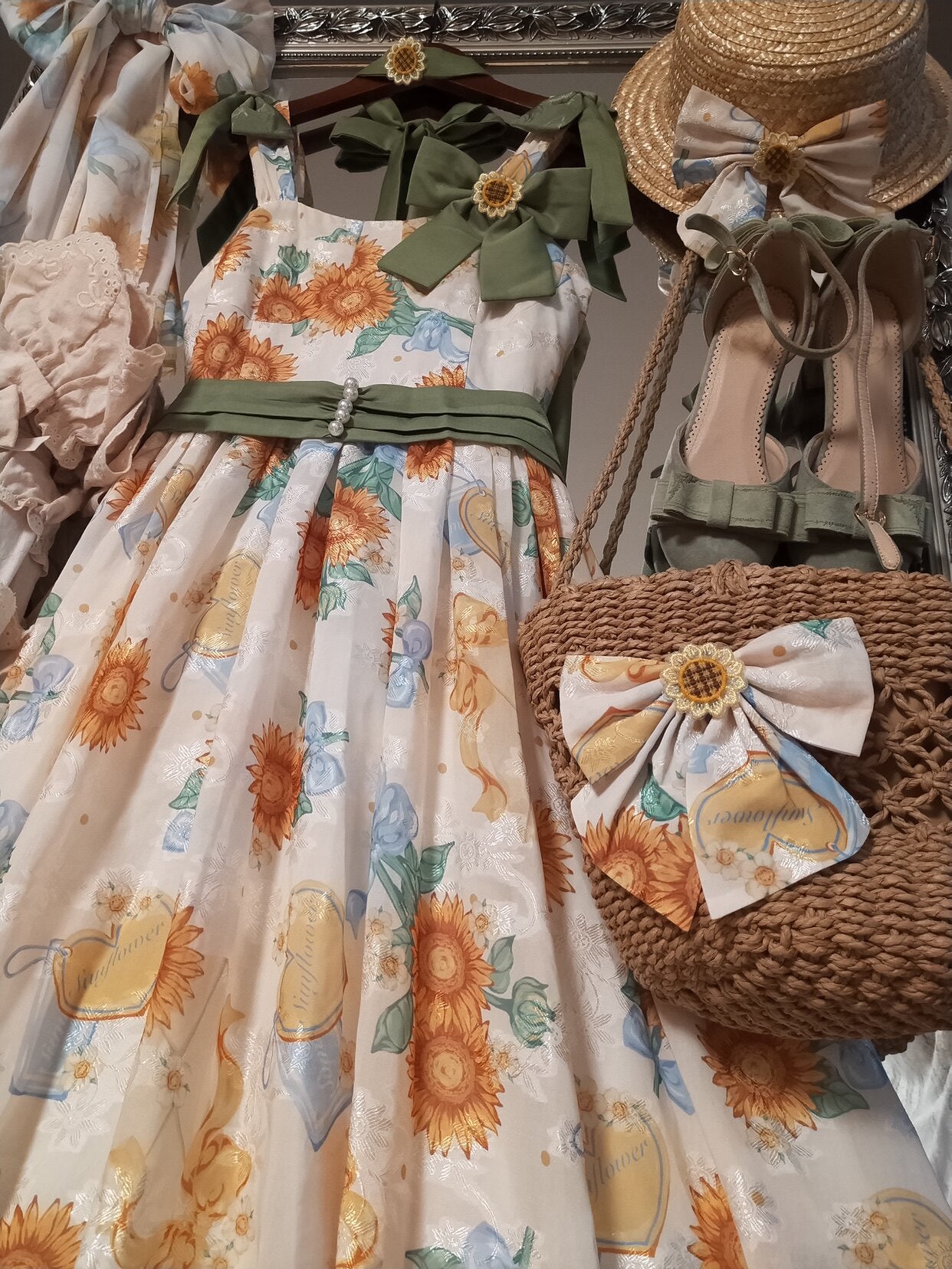 GZYRZ - Quenched Sunflower Bud - Floral print sweetheart neckline