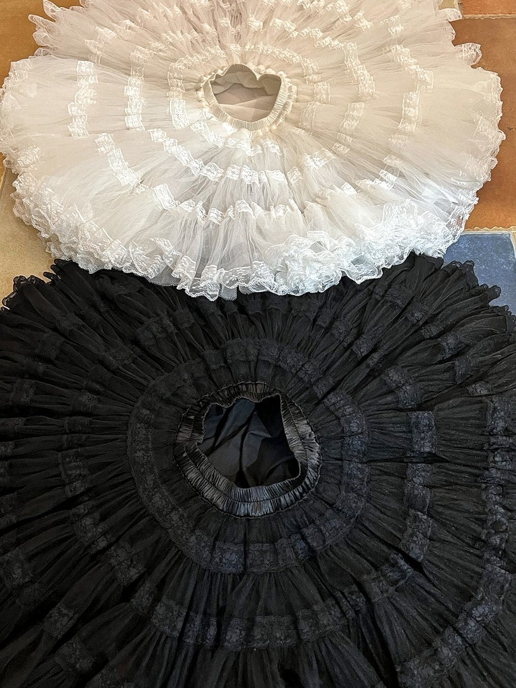 LACE GARDEN - Vintage Tutu SK - Voluminous Tiered