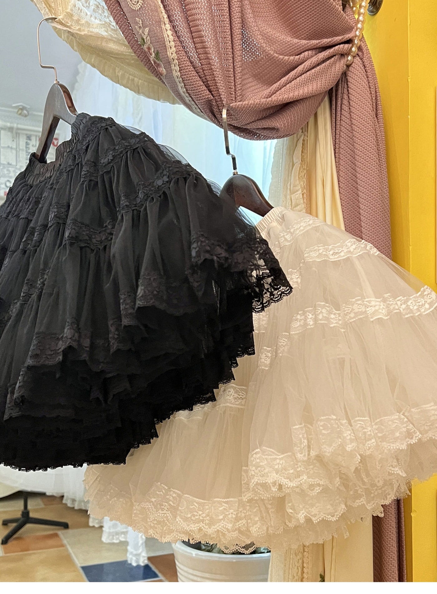 LACE GARDEN - Vintage Tutu SK - Voluminous Tiered