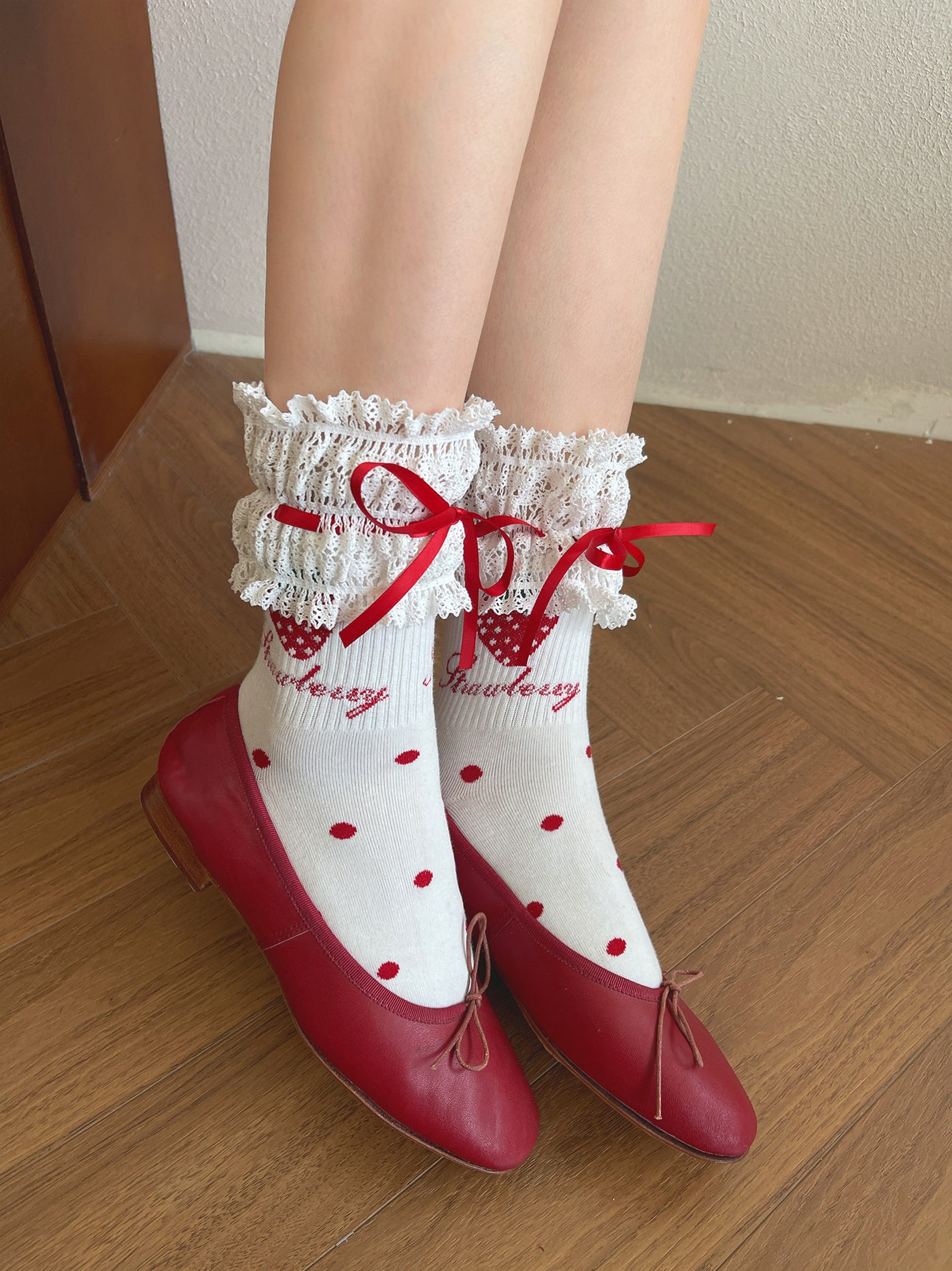 Sock Noble - Strawberry lace trim mid-calf - Socks