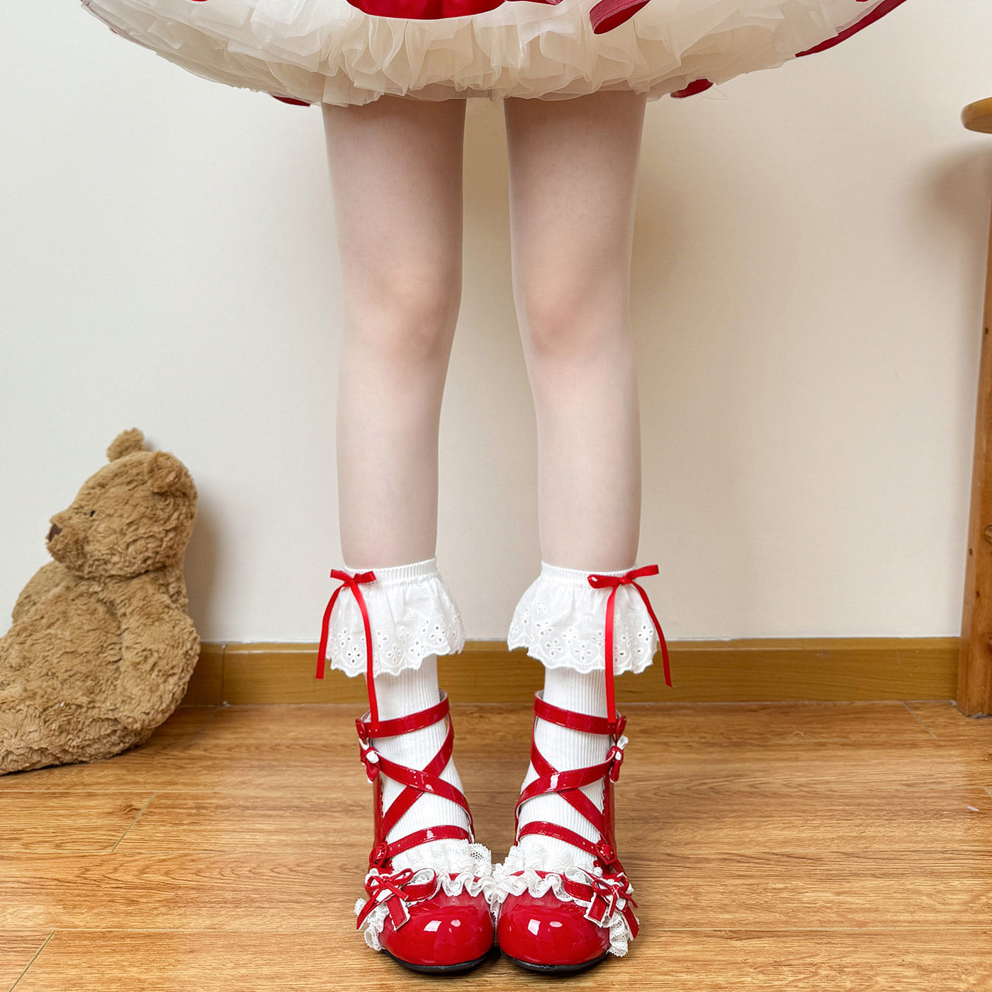 Creamy - Cream Ballet - Mid-calf socks with lace trim and bow