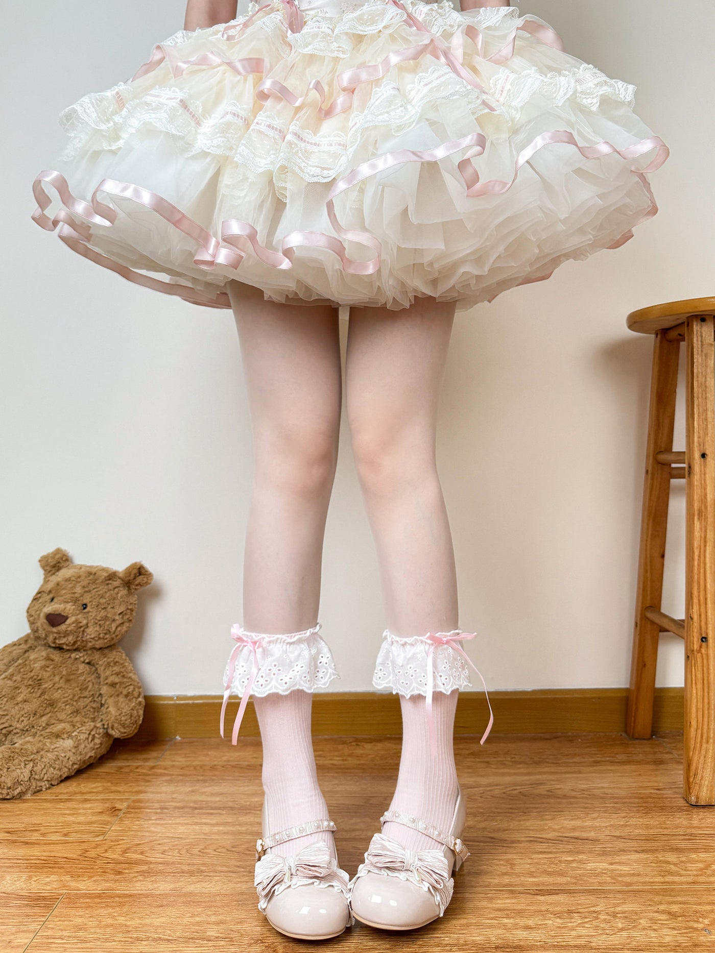 Creamy - Cream Ballet - Mid-calf socks with lace trim and bow