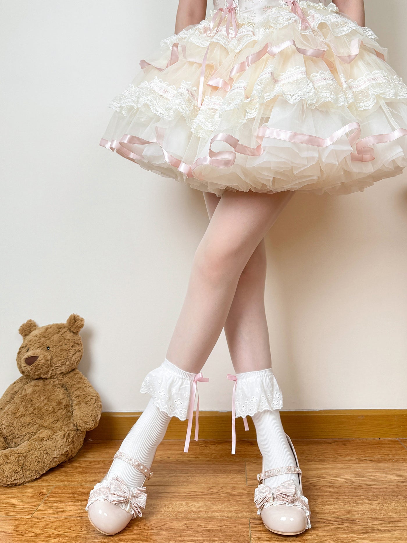 Creamy - Cream Ballet - Mid-calf socks with lace trim and bow