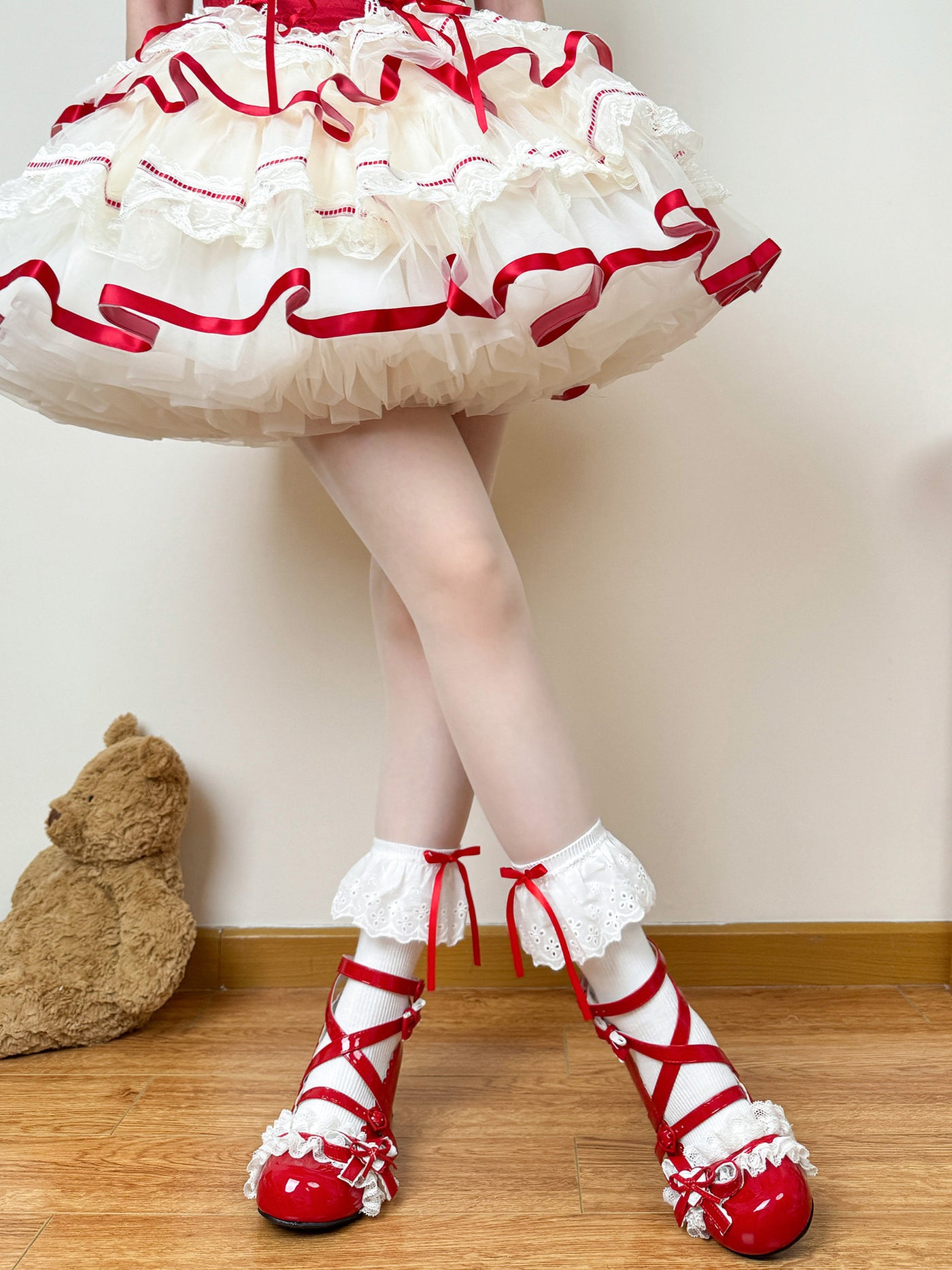 Creamy - Cream Ballet - Mid-calf socks with lace trim and bow