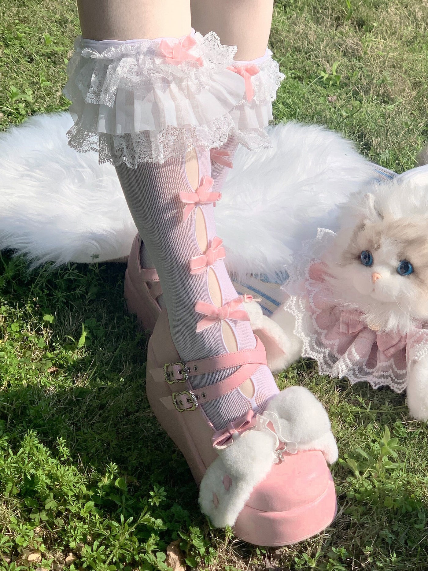 Fantasy Doll - Sweet Lolita - Bow accent cutout lace trim mid-calf socks