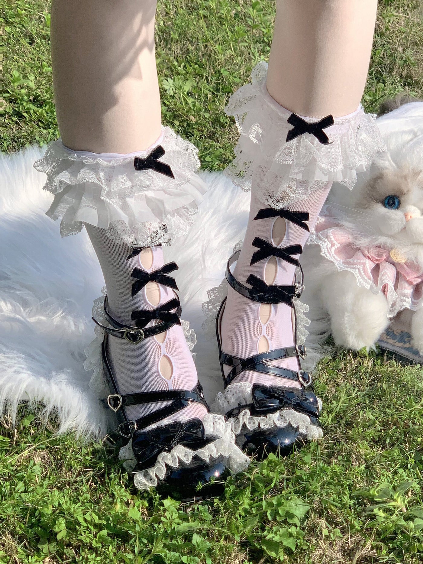 Fantasy Doll - Sweet Lolita - Bow accent cutout lace trim mid-calf socks
