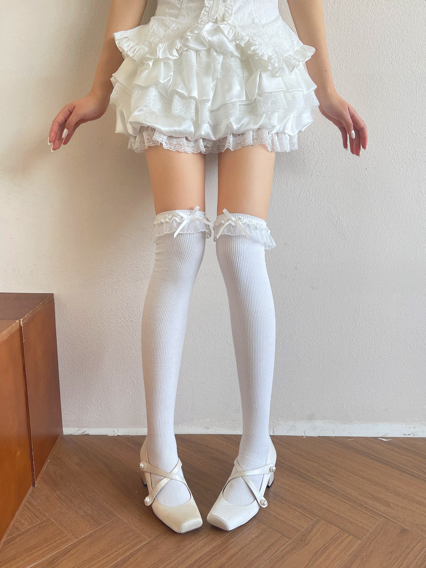 Black style over-the-knee lace bow socks