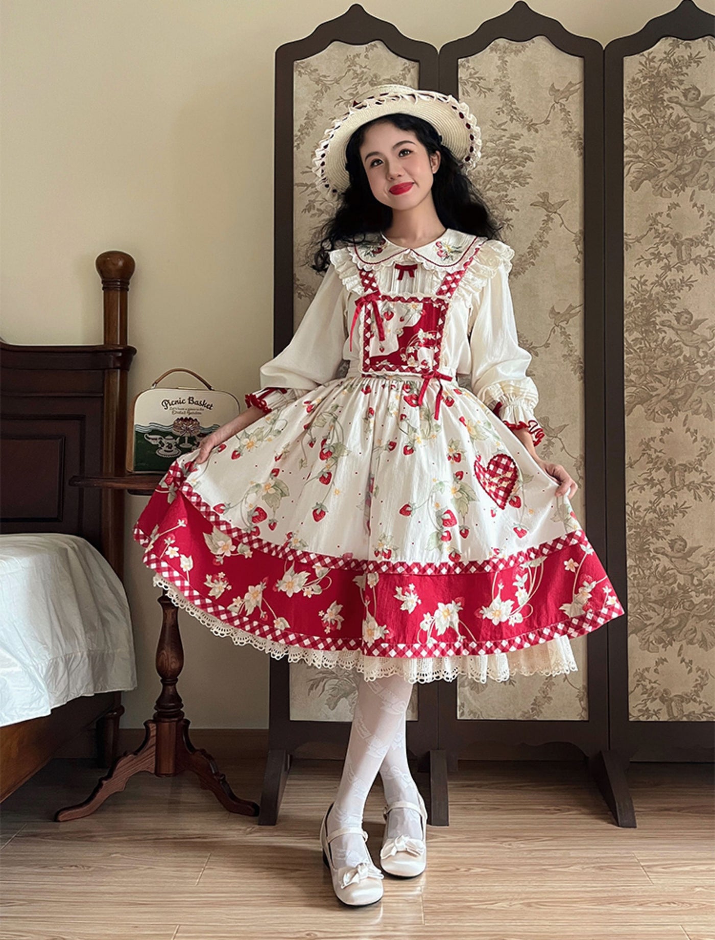Baozi Pig - Strawberry Embroidered Long-Sleeve Inner Layer - Lightweight