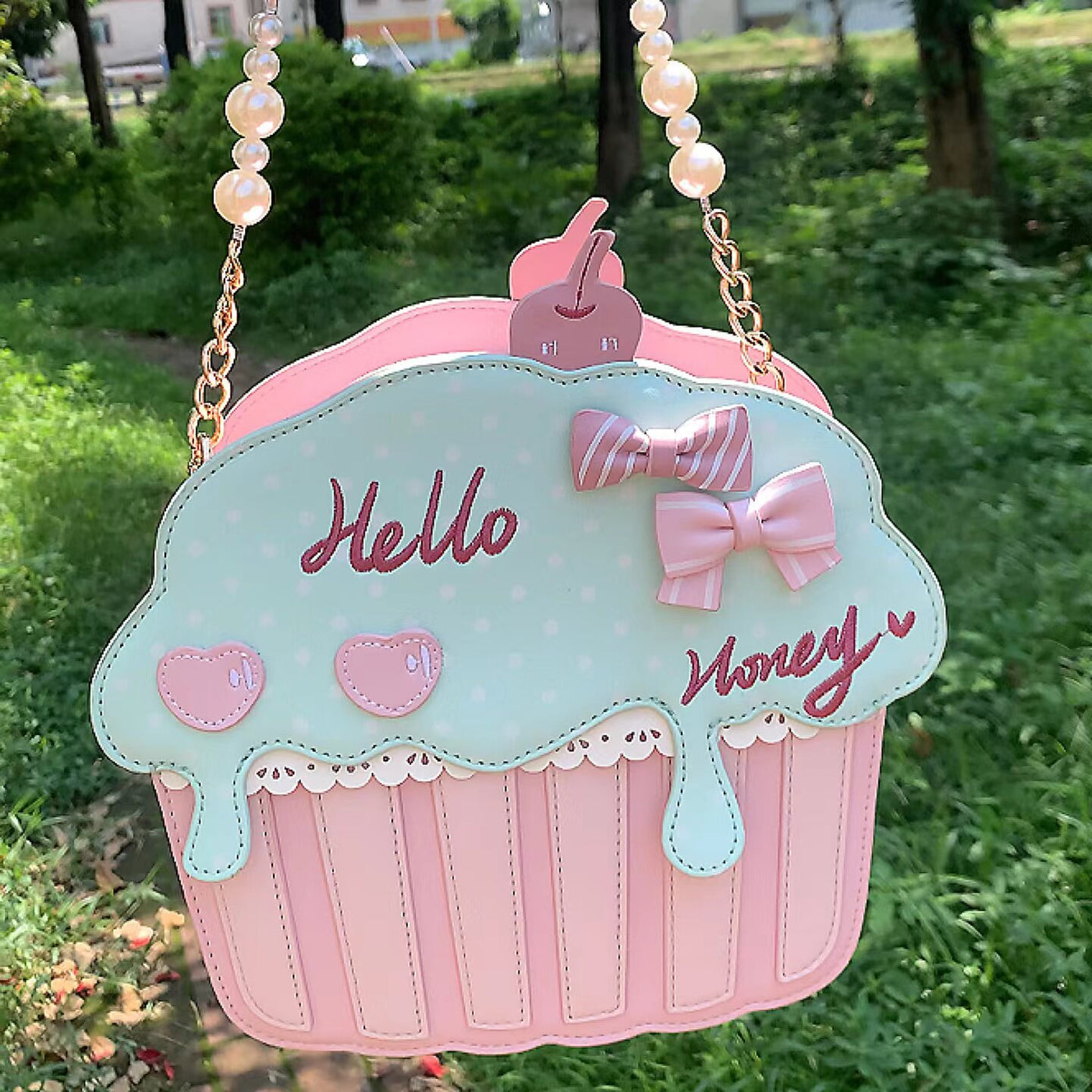 Milk Tea Bear - Summer Sweetheart - Cupcake Bag with Pearl-and-Chain Strap