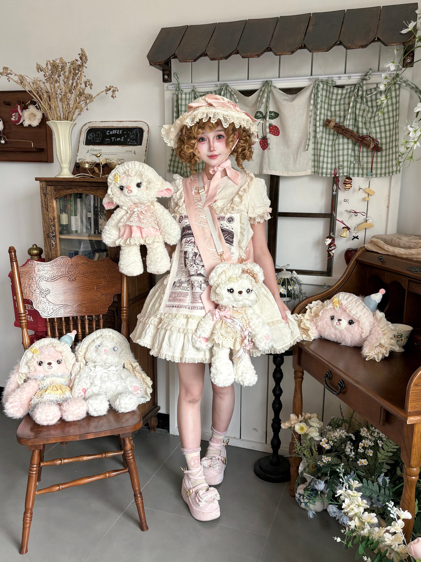 DreamHug Bear - Antique Doll Wall - Plush Doll Bag with selected convertible carry options