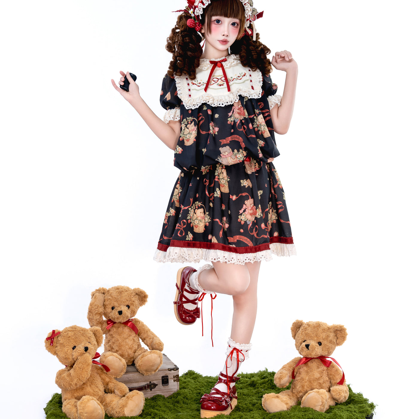 Thousand Wood - Bear's Strawberry Garden - Hair Clip with Strawberry Embroidery and Bow