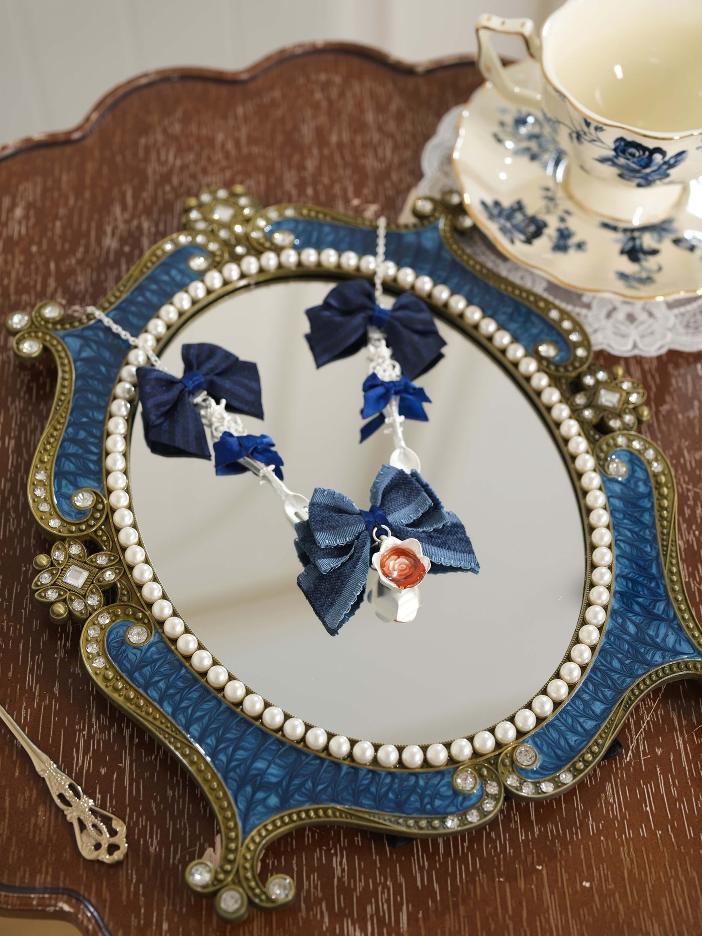 Star Box - Drink Me! - Bow and Flower Pendant Necklace