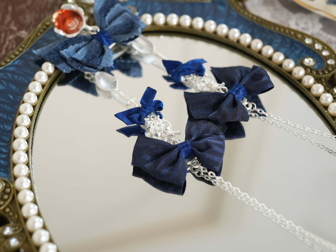 Star Box - Drink Me! - Bow and Flower Pendant Necklace
