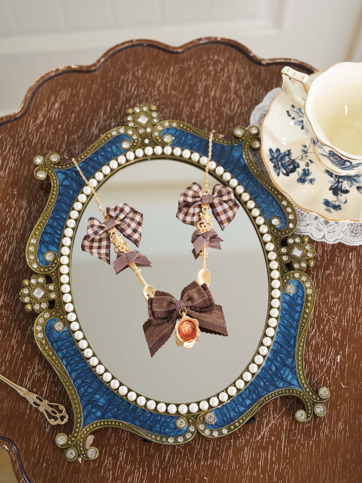 Star Box - Drink Me! - Bow and Flower Pendant Necklace