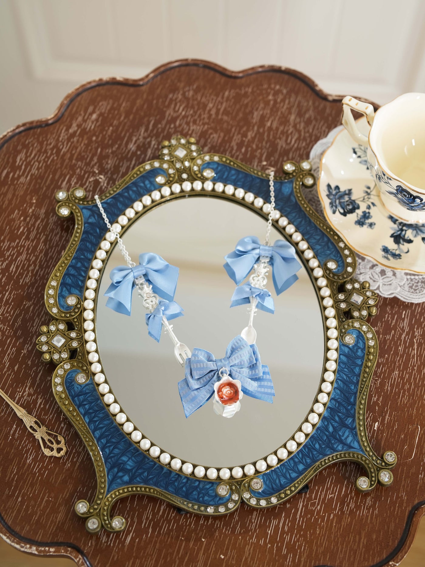 Star Box - Drink Me! - Bow and Flower Pendant Necklace