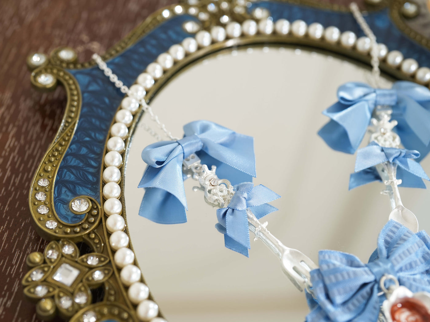 Star Box - Drink Me! - Bow and Flower Pendant Necklace