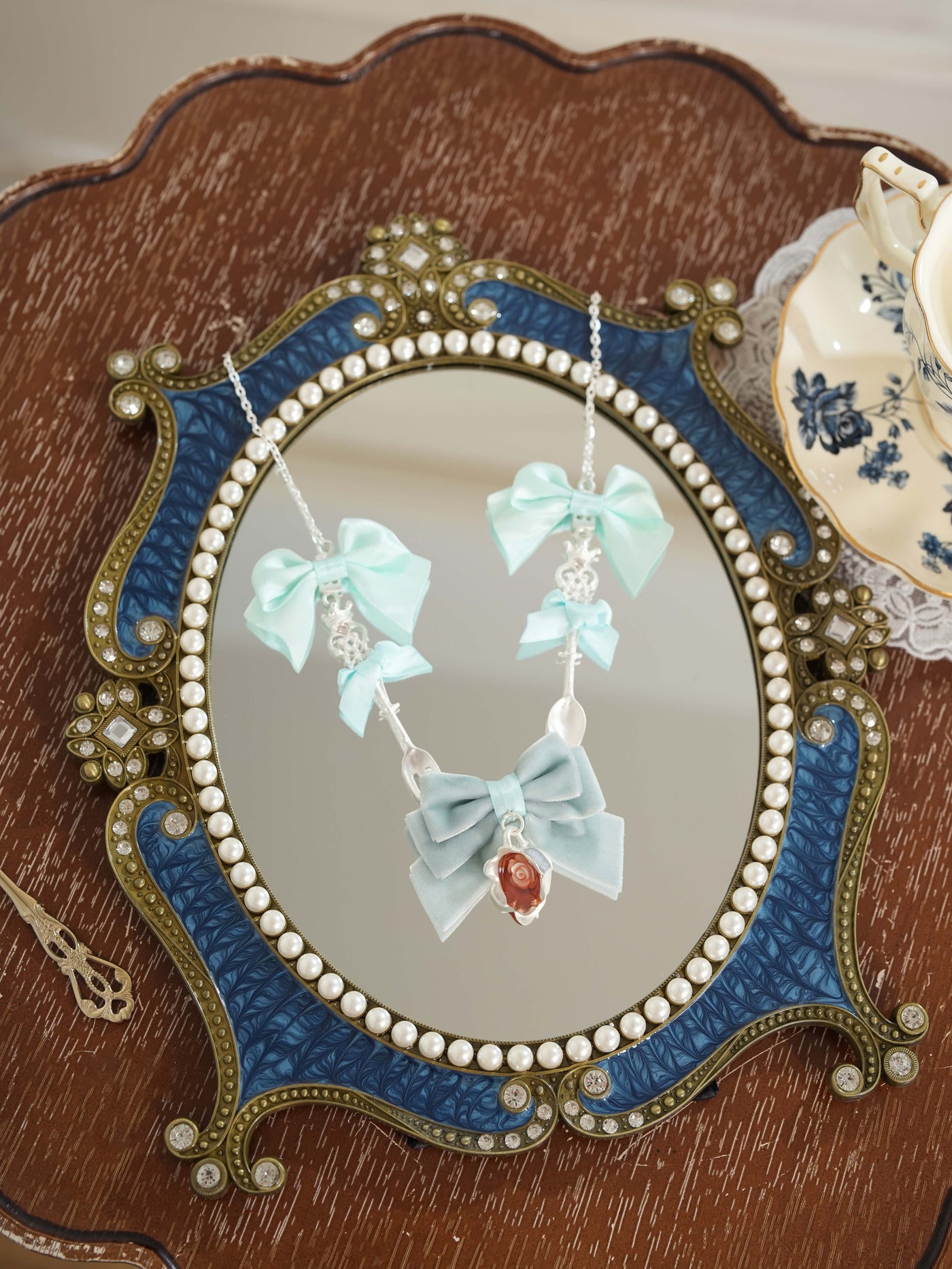 Star Box - Drink Me! - Bow and Flower Pendant Necklace