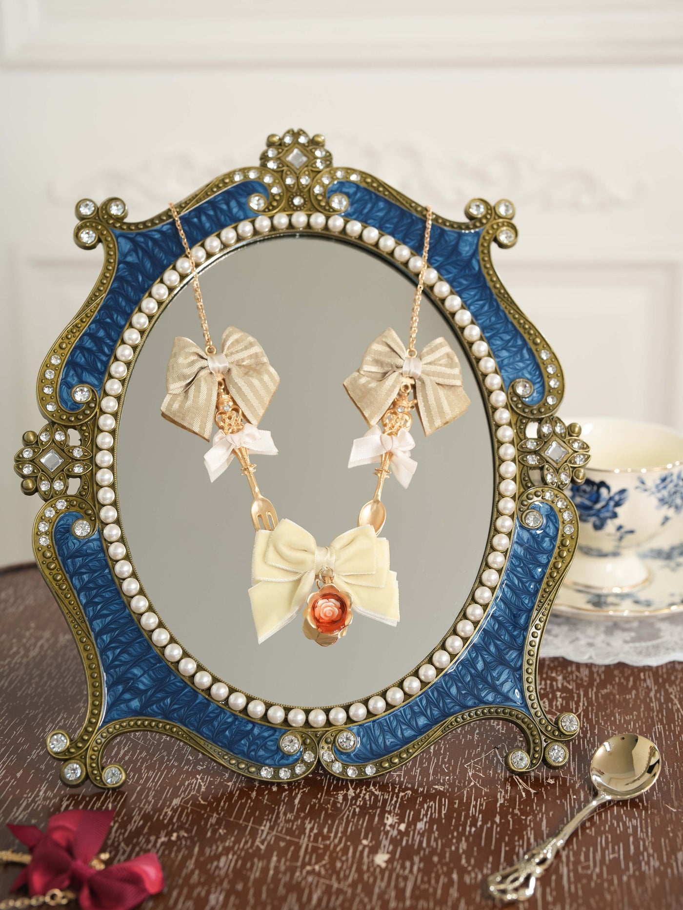 Star Box - Drink Me! - Bow and Flower Pendant Necklace