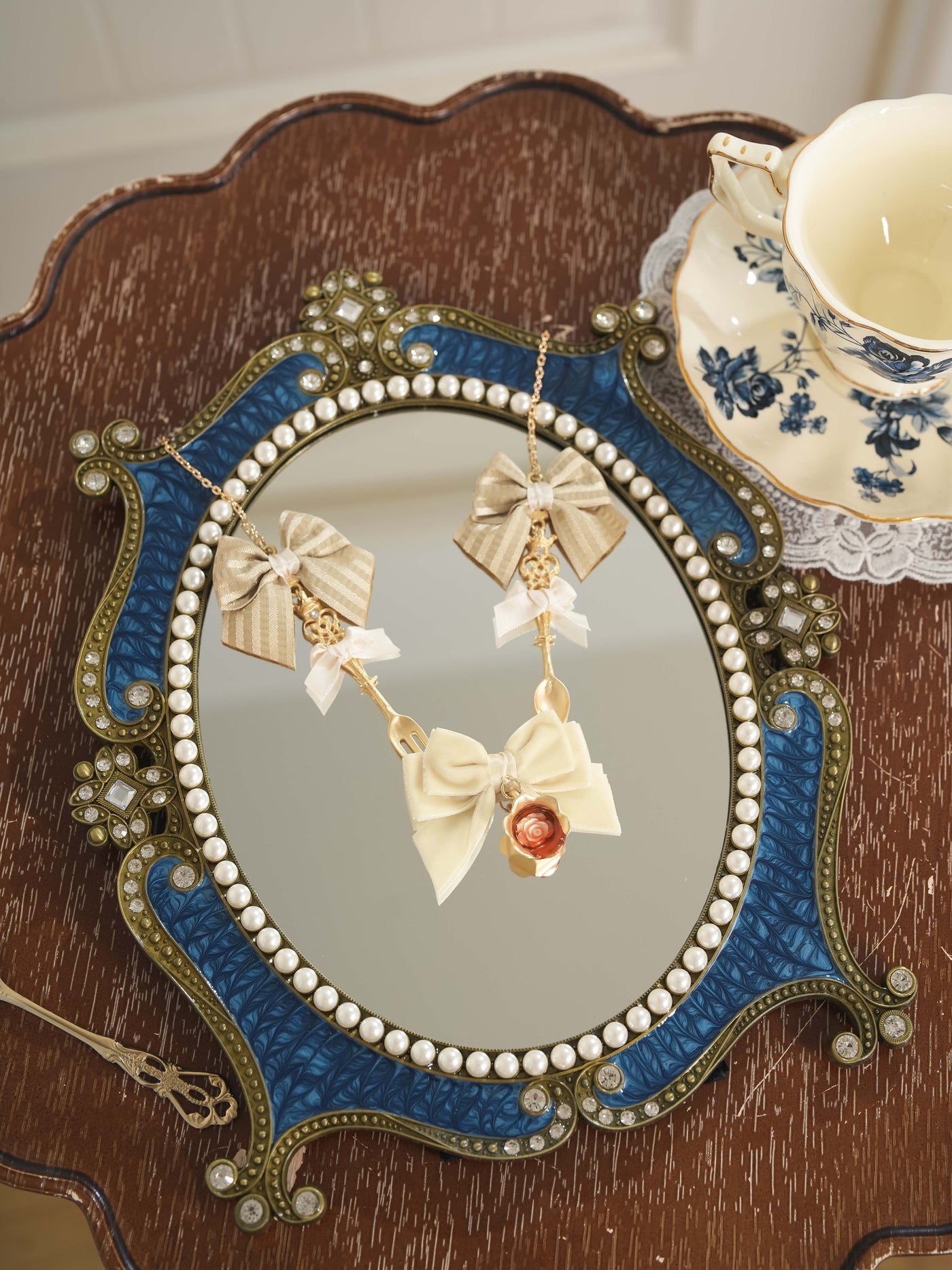 Star Box - Drink Me! - Bow and Flower Pendant Necklace