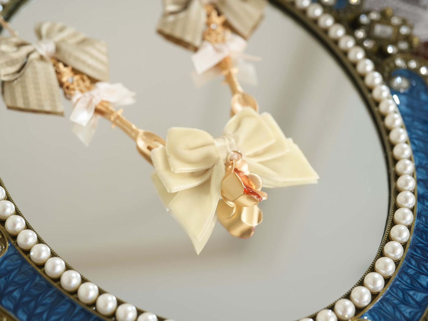 Star Box - Drink Me! - Bow and Flower Pendant Necklace